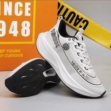 Tênis de verão antiderrapante e resistente ao desgaste com malha KPU e entressola TPU