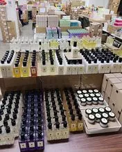 Venta al por mayor de perfumes de nicho de lujo, cosméticos para el cuidado de la piel y productos de maquillaje de belleza.