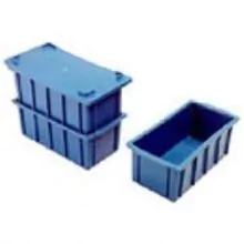 Closed Plastic Cases / Boxes