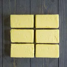 Pasto alimentado com manteiga salgada