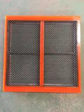 self cleaning screens with polyurethane strips
