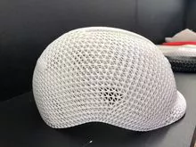 El modelo 3D se imprime en gran tamaño en accesorios de plástico