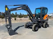 DOOSAN DX60WN Used Excavating Equipment Wheeled Excavator For Sale 
