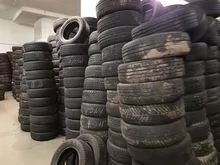 Caucho reciclado de neumáticos enteros súper fino sin olor de los restos de neumáticos / chatarra de neumáticos usados