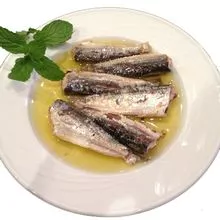 Sardinha enlatada disponível para 2023