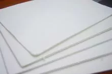El papel de fibra cerámica es un material aislante térmico de alta temperatura adecuado para calderas y hornos industriales