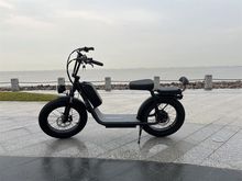 Scooter elétrica leve e estilosa, com bateria de lítio removível de 20 polegadas, 48V e 15Ah