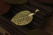 Minurinha Bicuda Leaf Pendant