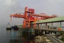 Rail mounted ship loader