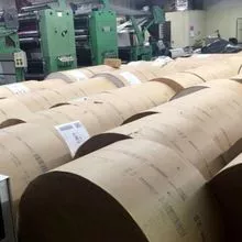 Rolos de papel de jornal