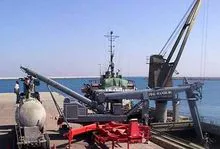 Small mobile ship unloader