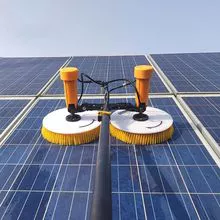 热销可伸缩太阳能板光伏板清洁刷清洁机器人设备