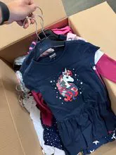 530,00 € Roupas infantis Mix 212 peças moda catálogo alemão jaquetas vestidos calças novas sem etiquetas ou embalagens