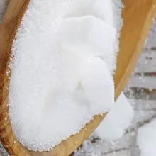 我们出售经济实惠的起泡水晶白巴西 Icumsa 45 糖最适合人类食用的精制糖玉米香草豆