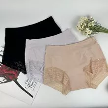 Calcinha feminina com acabamento em renda
