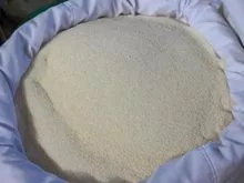White and yellow cassava flour