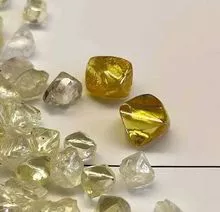 El Vendedor tiene el honor de presentar al Comprador este Manifiesto de Diamantes de Calidad de Gemas.