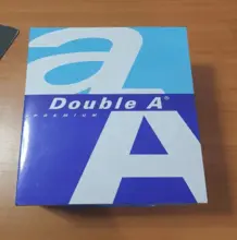 Papel Bond A4 de alta calidad de 75 g/m² y 80 g/m² para fotocopias de oficina. Impresión eficiente de alto volumen. Envasado en cajas.