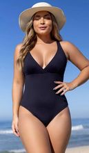 Traje de baño con escote