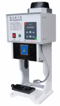 Máquina crimpadora de terminales