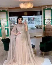 Vestido de noche de corte A con cuello alto