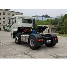 Chassi 4x2 de 210 cv, adequado para diversos tipos de caminhões.