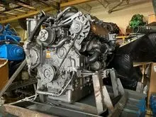 Motor diésel Yanmar 4LH-DTE usado de 170 HP con transmisión Kanzaki 1.5:1