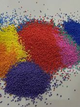 Matéria-prima para detergente em pó com pintas coloridas