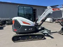 Escavadora Compacta Bobcat E42 Profissional Construída Para Locais De Trabalho Exigentes Com Componentes Duráveis E Operação Eficiente