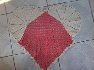 CROCHET PINK HEART RUG