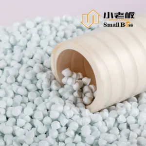 O PVC foi plastificado em grânulos de PVC para a produção de...