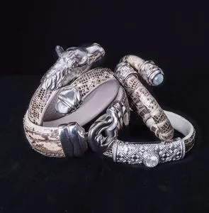 brazalete plata y cuero exotico
