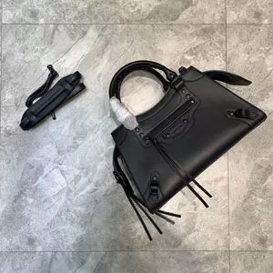 essenceofluxury sell handbags shoes jewelry