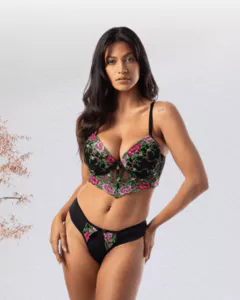 Lingerie Luxo Carol: Sutiã e Calcinha com  Acessórios Luxuosos 