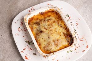 祖奇尼意大利面和茄子与波莫多罗 