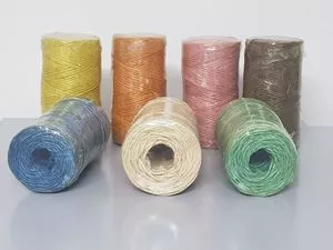 Colorido hilo de sisal