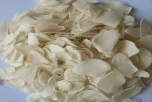 Fatias de alho desidratado