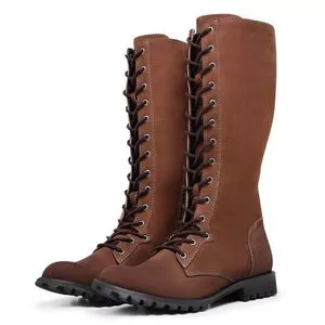Women&amp;#039;s leather boots of medium and high barrel.