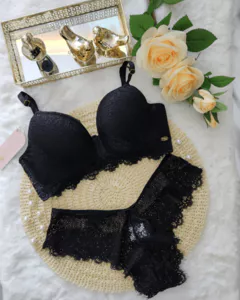 Lencería de lujo Letícia con accesorios bañados en oro de 24...