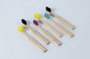 Modelo infantil de escova de dentes de bambu degradável natural...