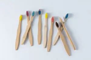 Cepillo de dientes de bambú natural y ecológico para niños...