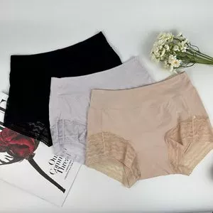 Calcinha feminina com acabamento em renda