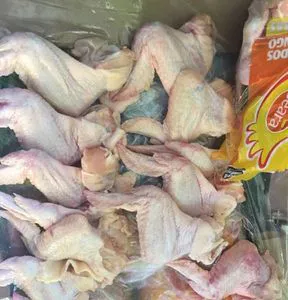 Alitas medias de pollo, pies de pollo, patas de pollo