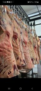 Carne de res cortada en 2 o 4 trozos, sin hueso.