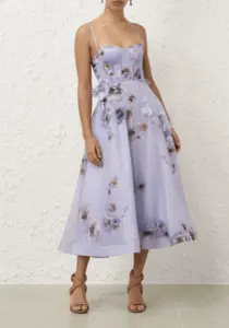 Vestido de linho de alta qualidade com bainha larga