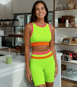 Conjunto de roupas esportivas verde claro para yoga para...