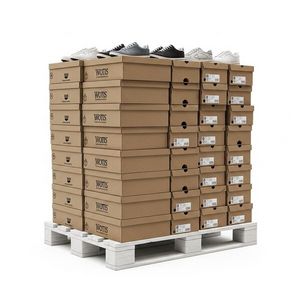 Palete de calçados no atacado, sortidos, para homens, mulheres e...