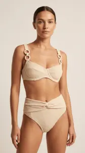 Top Meia Taça com Alça em detalhe rolotê + Calcinha Hot Pant com...
