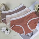 A roupa íntima diária da menina é...