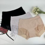 Calcinha feminina com acabamento em...